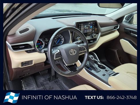 Used 2020 Toyota Highlander XLE AWD/4WD image 8