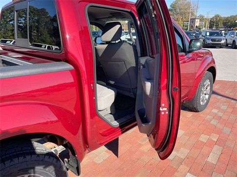 Used 2020 Nissan Frontier SV image 29