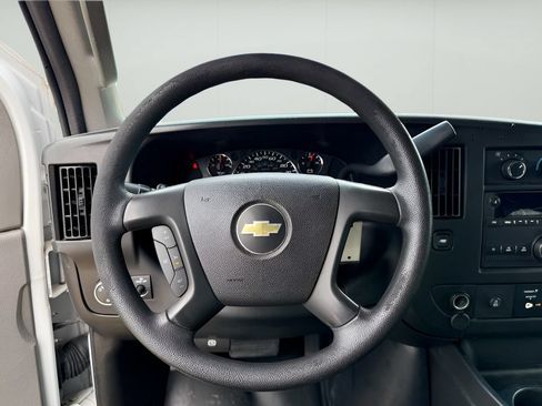 Used 2016 Chevrolet Express 2500 RWD image 22