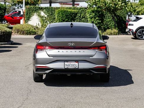 Certified 2021 Hyundai Elantra SE FWD image 4