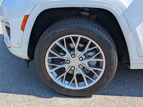 Certified 2025 Jeep Grand Cherokee Summit AWD/4WD image 14