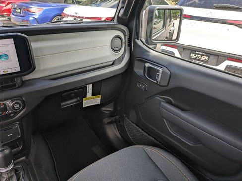 New 2025 Jeep Gladiator Sport image 17