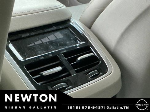 Used 2023 Volvo XC60 B5 Ultimate AWD/4WD image 17