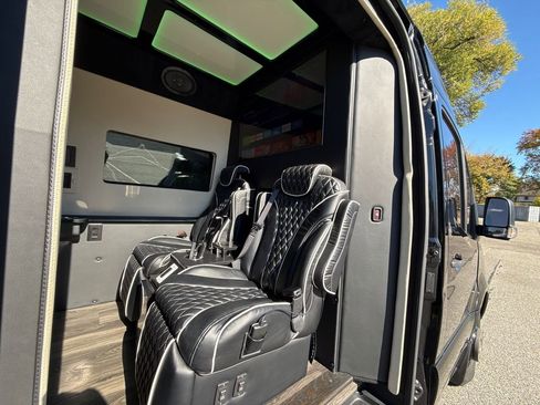 Used 2021 Mercedes-Benz Sprinter 3500 image 25