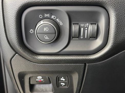 Used 2025 RAM 1500 Laramie image 24