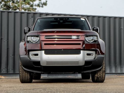 Used 2025 Land Rover Defender 130 S image 5