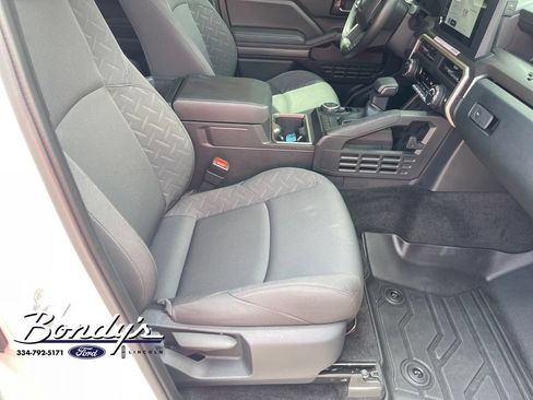 Used 2024 Toyota Tacoma SR5 AWD/4WD image 18