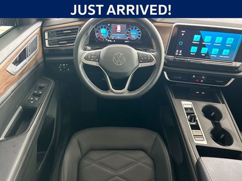 Used 2024 Volkswagen Atlas SE FWD image 35
