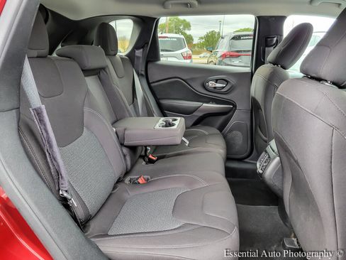 Used 2020 Jeep Cherokee Latitude w/ Cold Weather Group image 28