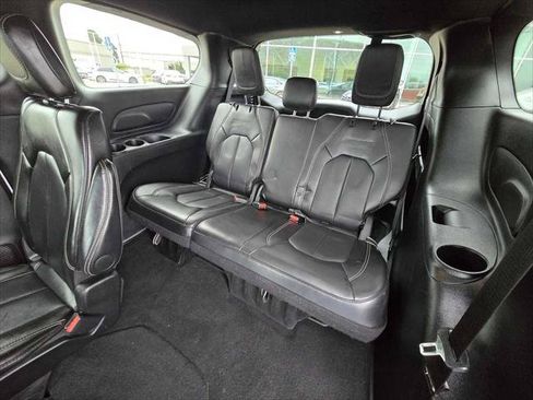 Used 2025 Chrysler Pacifica Select FWD image 17