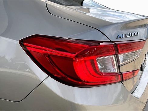 Used 2018 Honda Accord Touring image 29