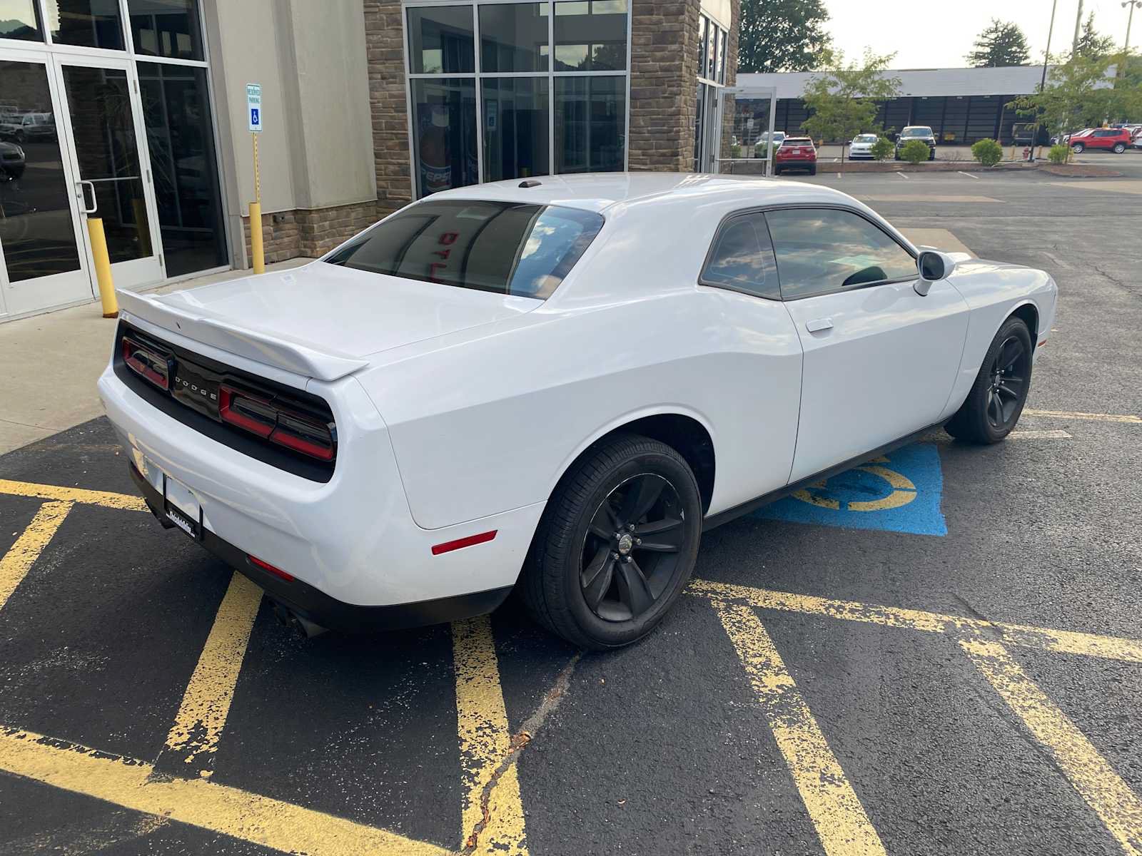 Used 2021 Dodge Challenger SXT w/ Driver Convenience Group RWD image 3