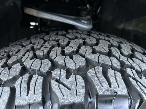 Used 2025 Ford Bronco Badlands image 10