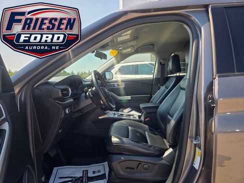 Used 2021 Ford Explorer XLT w/ Equipment Group 202A AWD/4WD image 12
