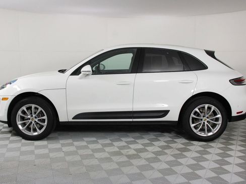 Certified 2025 Porsche Macan image 2