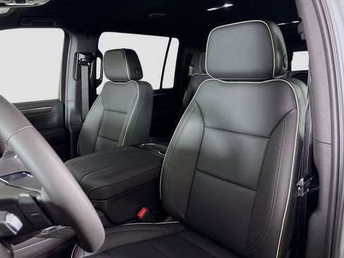 New 2025 Chevrolet Suburban Premier image 21