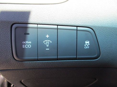 Used 2012 Hyundai Elantra Limited FWD image 18