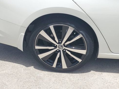 Used 2019 Nissan Altima 2.5 SR w/ SR Premium Package FWD image 12