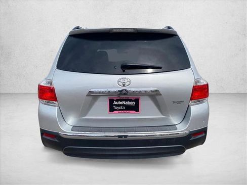 Used 2013 Toyota Highlander SE FWD image 8
