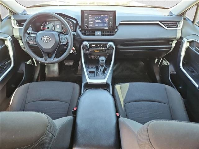 Used 2021 Toyota RAV4 LE FWD image 16
