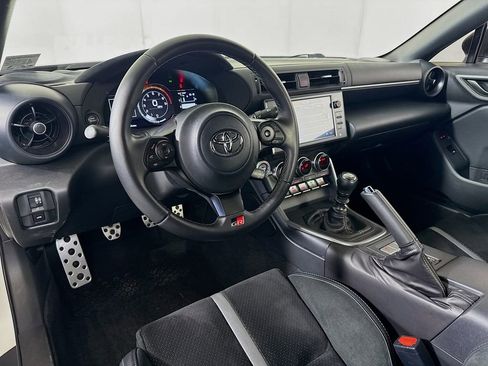 Used 2023 Toyota GR86 Premium w/ ALL Weather Mat Package (TMS) image 9