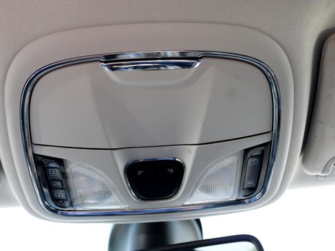 Used 2020 Jeep Cherokee Limited image 33