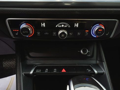 Used 2021 Audi Q3 2.0T Premium w/ Black Optic Sport Package image 24