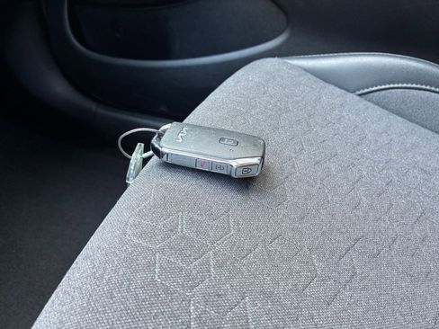 Used 2025 Kia Seltos S image 22