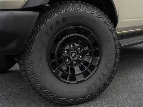 New 2026 Ford Bronco Outer Banks w/ Sasquatch Package AWD/4WD image 2