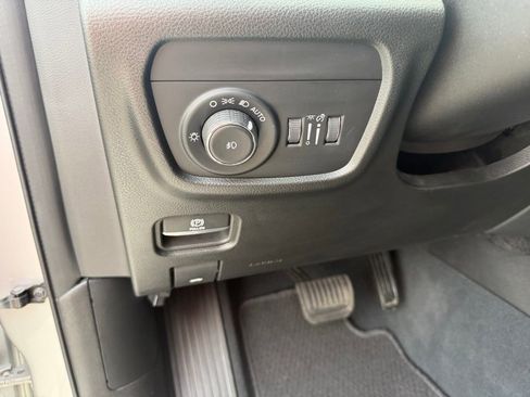 Used 2023 Jeep Grand Cherokee L Summit w/ Advanced Protech Group IV AWD/4WD image 17