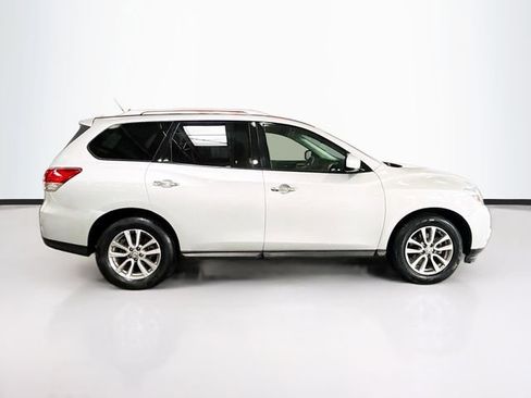 Used 2016 Nissan Pathfinder SV image 5