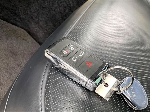 Used 2023 Land Rover Range Rover Autobiography image 12