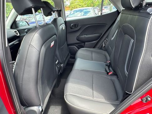 New 2025 Hyundai Venue Limited image 11