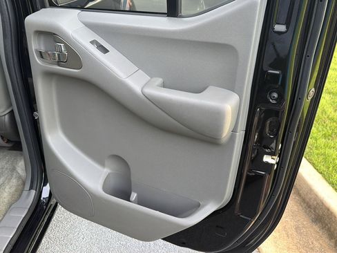 Used 2017 Nissan Frontier Desert Runner RWD image 15