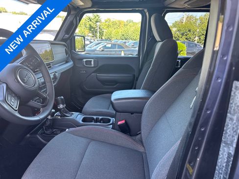 Used 2025 Jeep Wrangler Unlimited Rubicon AWD/4WD image 6