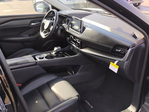 Used 2022 Nissan Rogue SV w/ SV Premium Package image 23