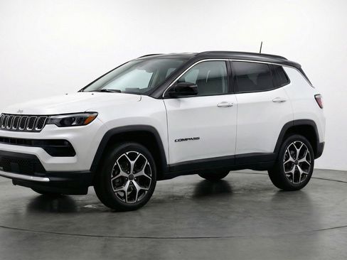 Used 2025 Jeep Compass Limited image 3