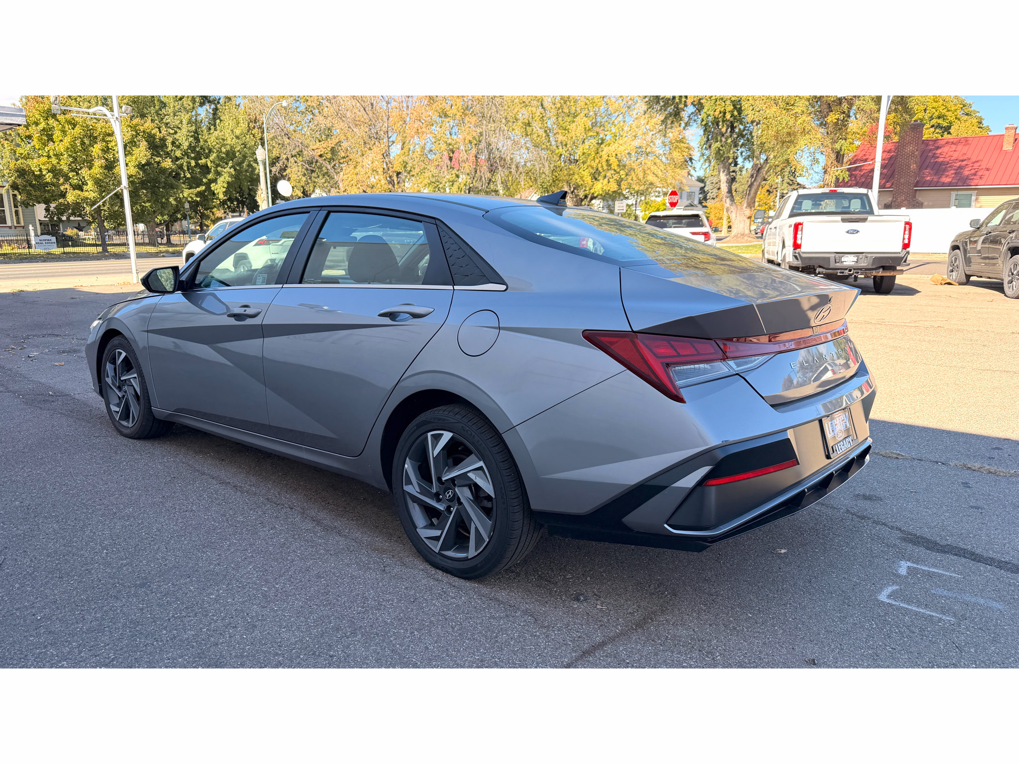 Used 2025 Hyundai Elantra SEL FWD image 3