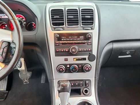 Used 2011 GMC Acadia SLE image 16