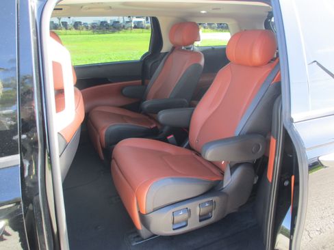Used 2025 Kia Carnival SX Prestige FWD image 12