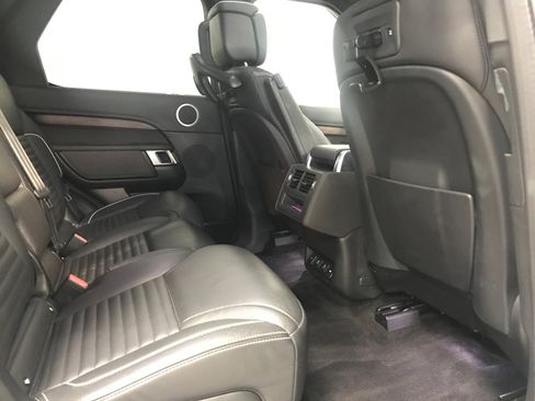 Used 2022 Land Rover Discovery S R-Dynamic image 12