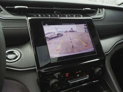 Used 2024 Jeep Grand Cherokee Altitude image 26