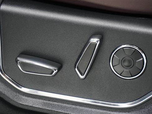 Used 2017 Ford F250 Platinum w/ FX4 Off-Road Package AWD/4WD image 16