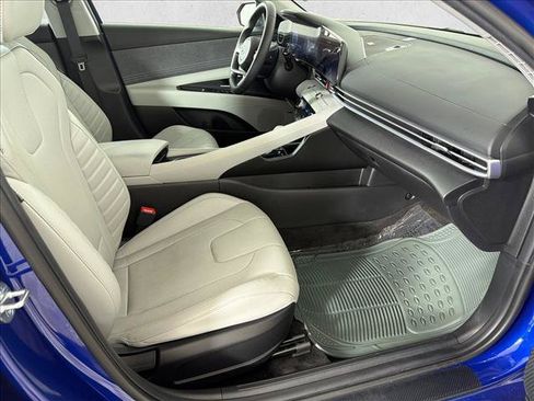 Used 2023 Hyundai Elantra Limited FWD image 15