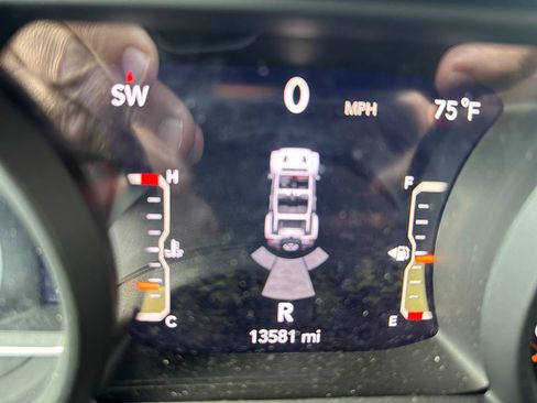 Used 2024 Jeep Wrangler Unlimited Rubicon AWD/4WD image 11