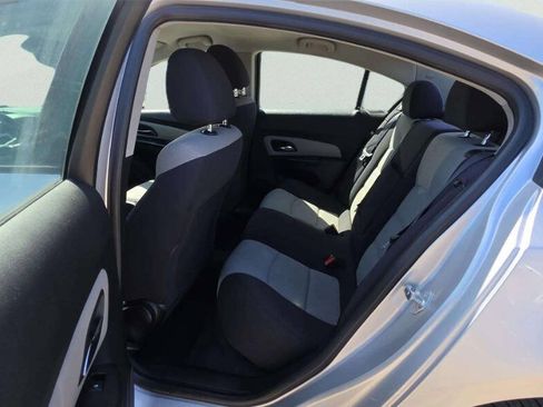 Used 2013 Chevrolet Cruze LS FWD image 6