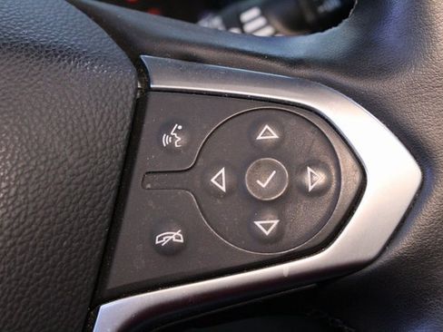 Used 2023 Chevrolet Traverse RS image 24