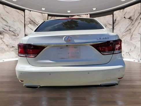 Used 2016 Lexus LS 460 w/ Comfort Package RWD image 7