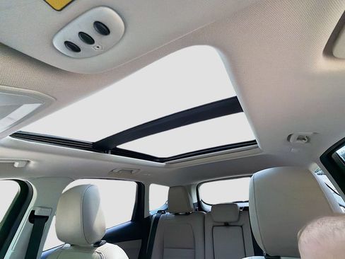 Used 2019 Ford Escape Titanium AWD/4WD image 24