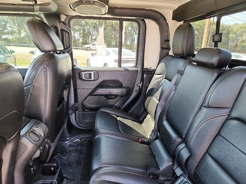 Used 2020 Jeep Gladiator Overland image 9